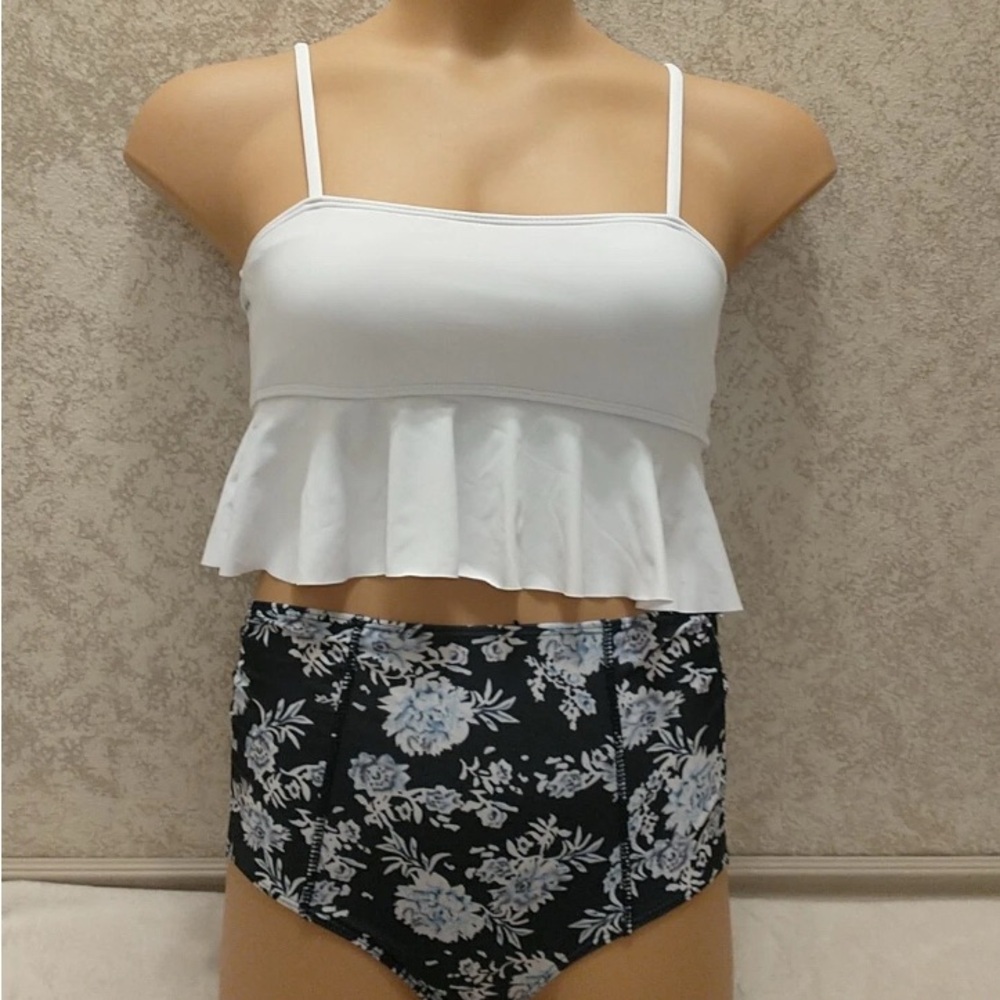 SHEIN Elegant White and Black Floral Bikini - Picture 14 of 14